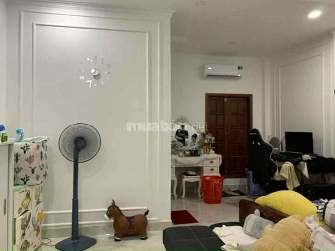 Cần người không vướng bận làm ở lại lâu dài