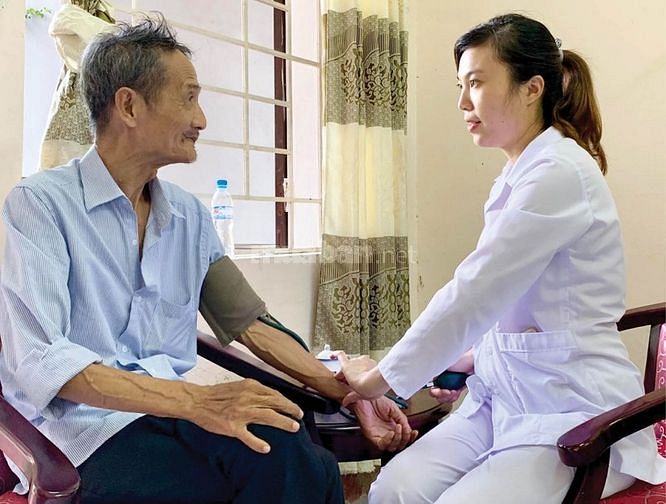 Tôi muốn tìm người giúp việc nhà và một chăm sóc em bé, 1 chăm bà